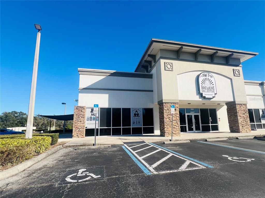 The exterior of a commercial building features a Big Top Brewers Collective sign and parking — 2507 LAKEWOOD RANCH BOULEVARD, BRADENTON, FL