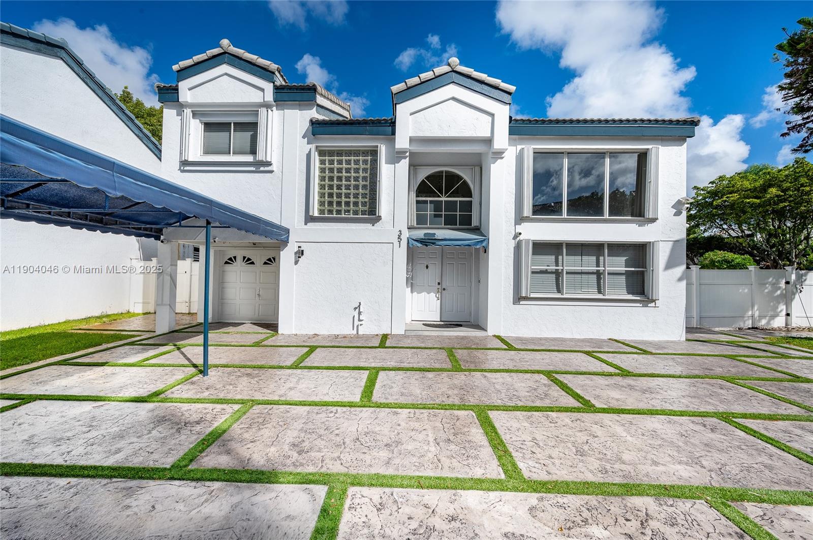 351 NE 211th St, Miami FL 33179