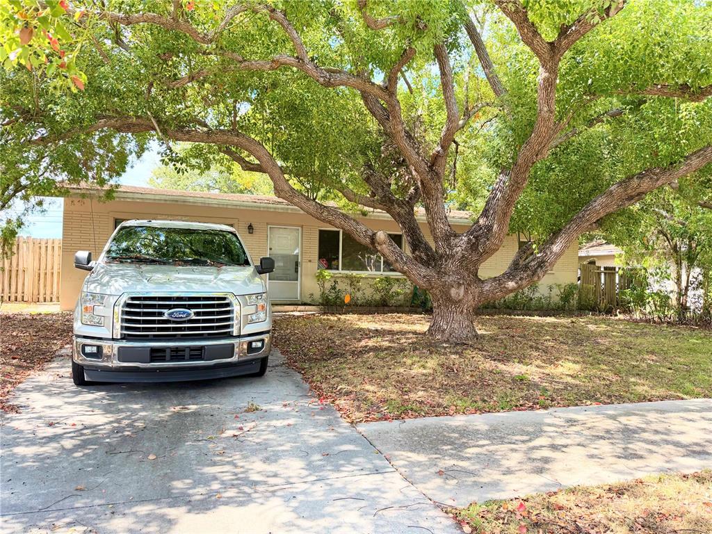 1274 ROBIN HOOD LANE