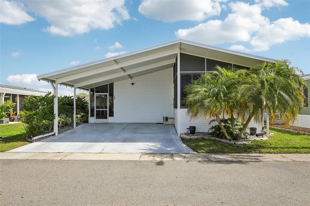 358 LAKE WAY