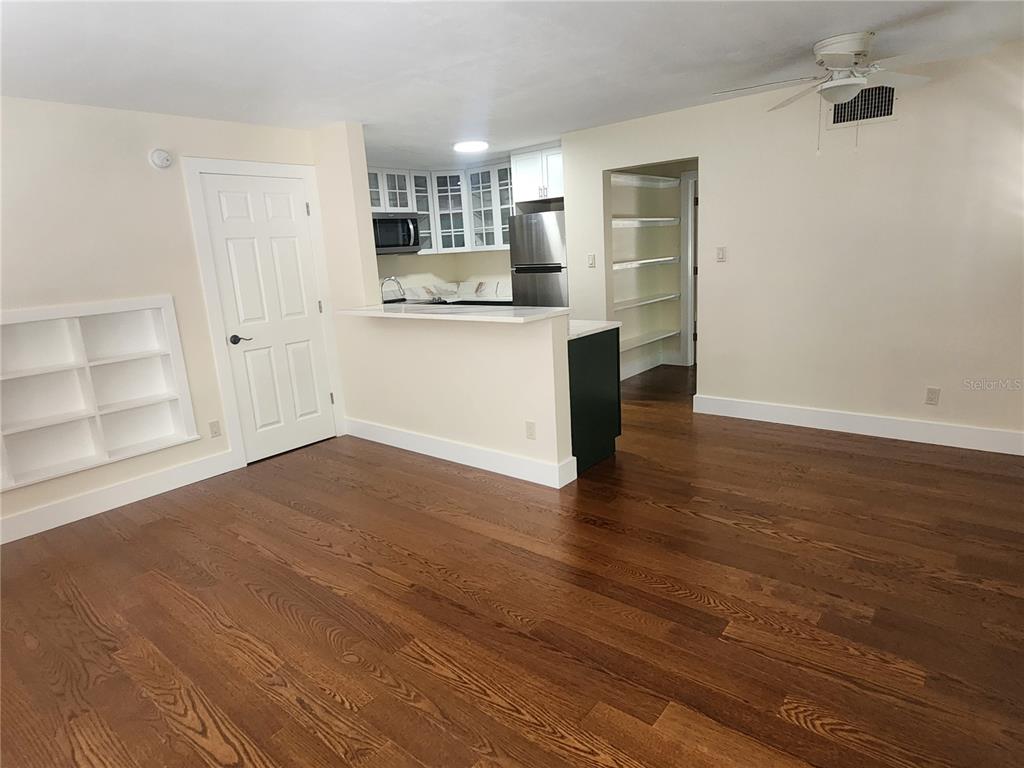 565 GOLDEN GATE POINT UNIT 1, SARASOTA, FL — photo 4 of 19
