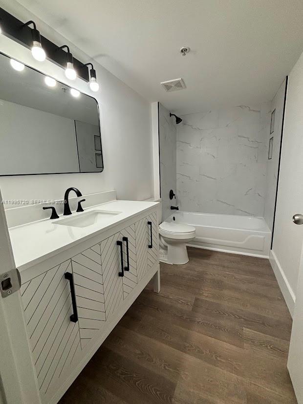 A bathroom features a white vanity with chevron doors, a black faucet, and a tub-shower — 460 S Park Rd # 110, Hollywood FL 33021, HOLLYWOOD, FL