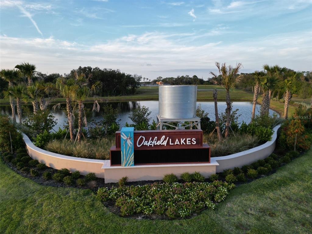10870 CURVING CREEK LOOP, PARRISH, FL — photo 3 of 11