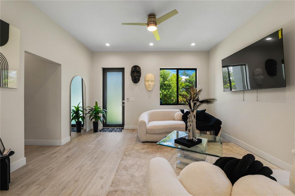 404 E SEWARD STREET, TAMPA, FL — photo 3 of 28