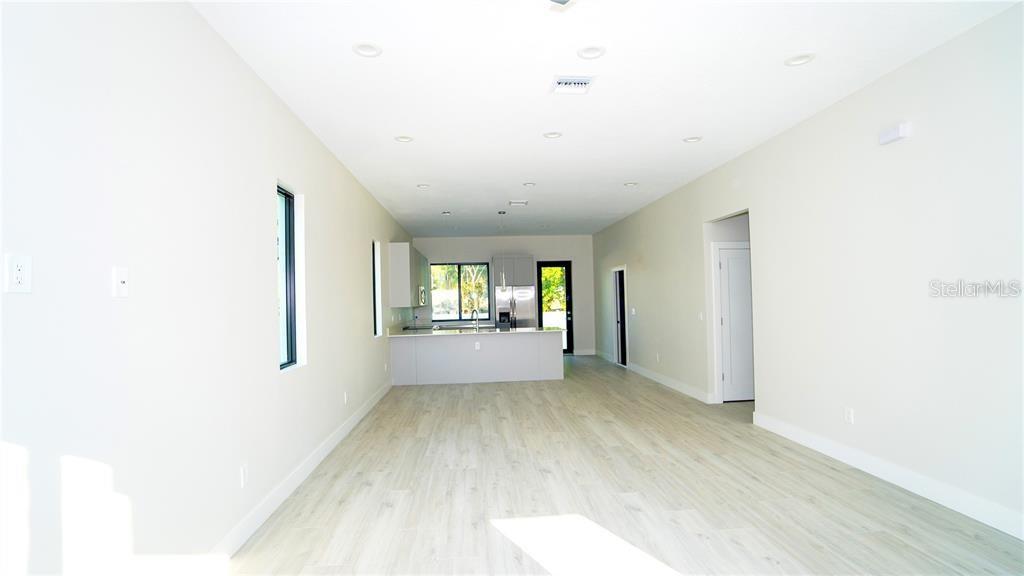 404 E SEWARD STREET, TAMPA, FL — photo 4 of 28