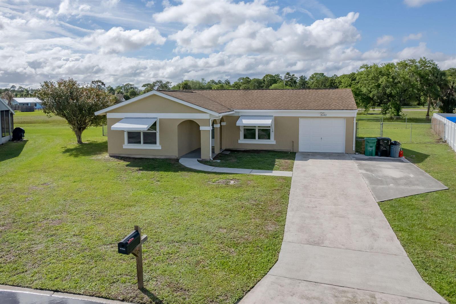 2042 SE Oxmoor Terrace, Port St. Lucie FL 34952