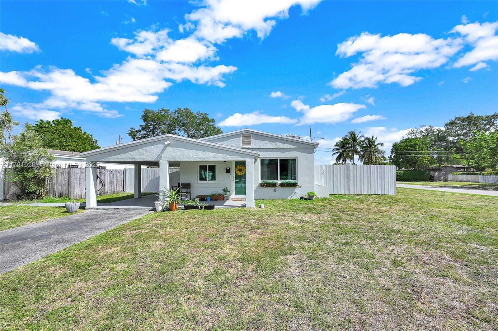1595 NE 174th St, North Miami Beach FL 33162
