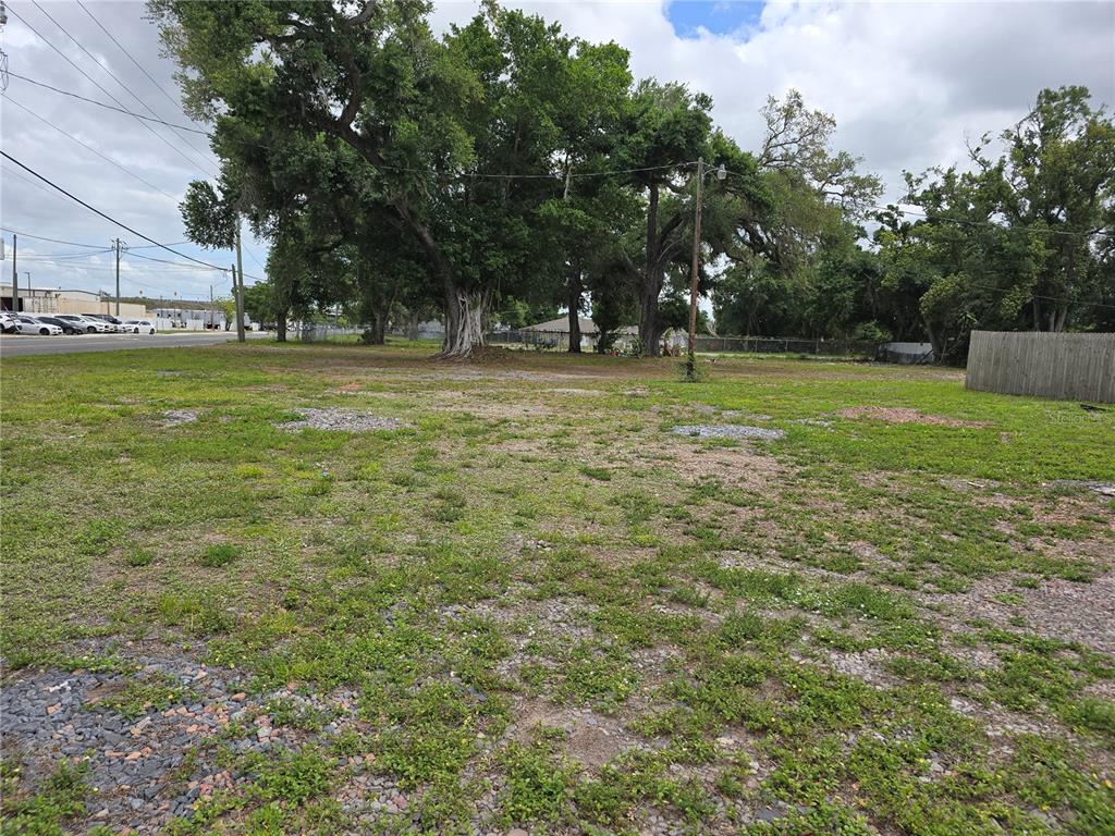 904 26TH AVENUE E, BRADENTON, FL — photo 3 of 8