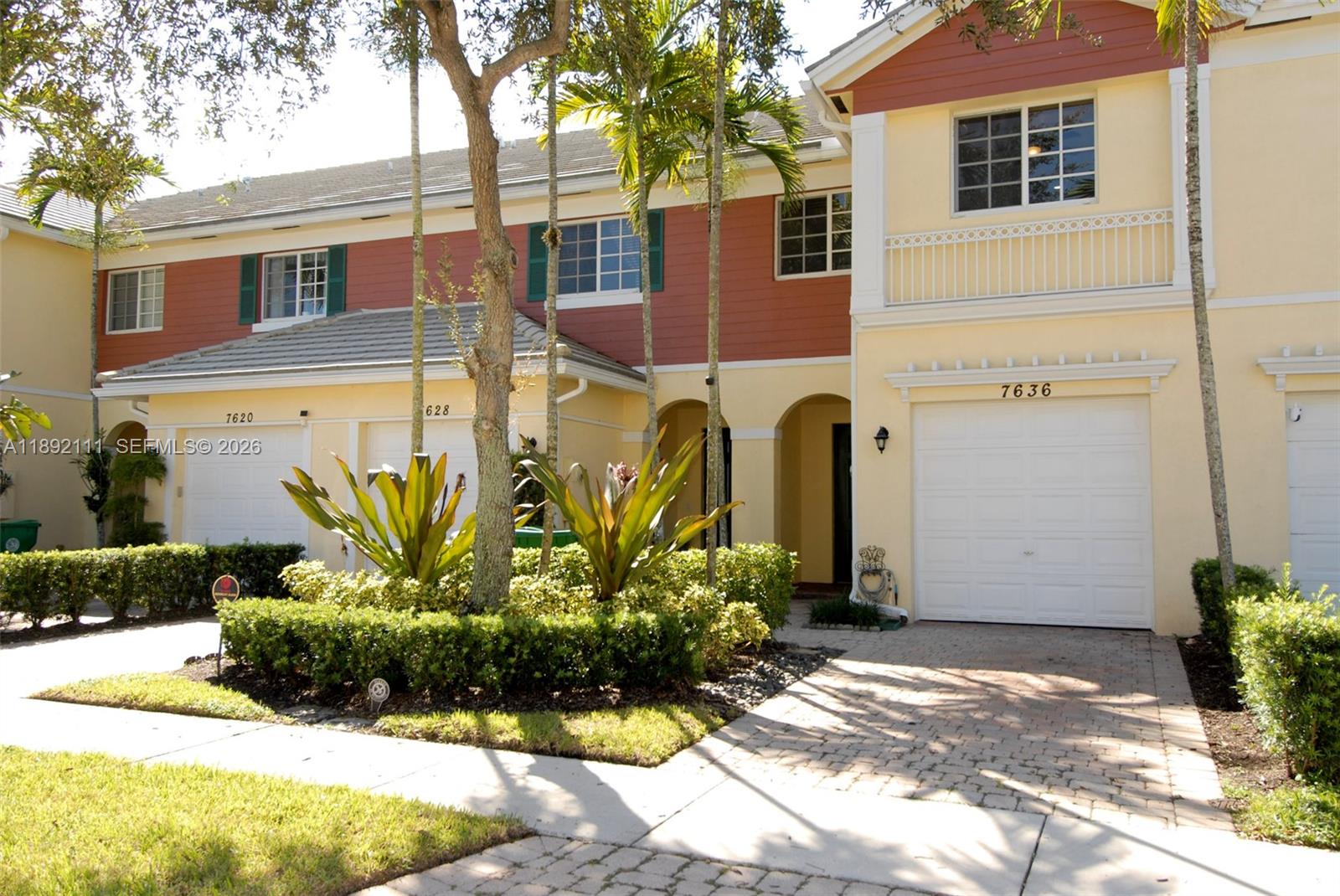 7636 Foxcroft Ln, Davie FL 33328
