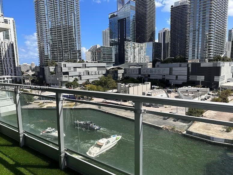92 SW 3rd St # 1105, Miami FL 33130