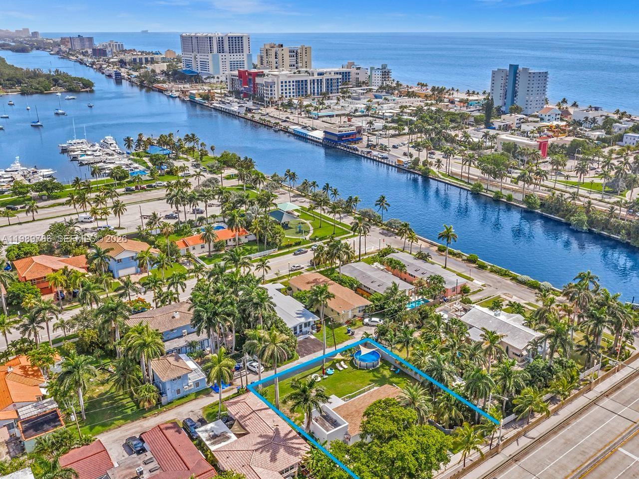 715 Hollywood Blvd, Hollywood FL 33019
