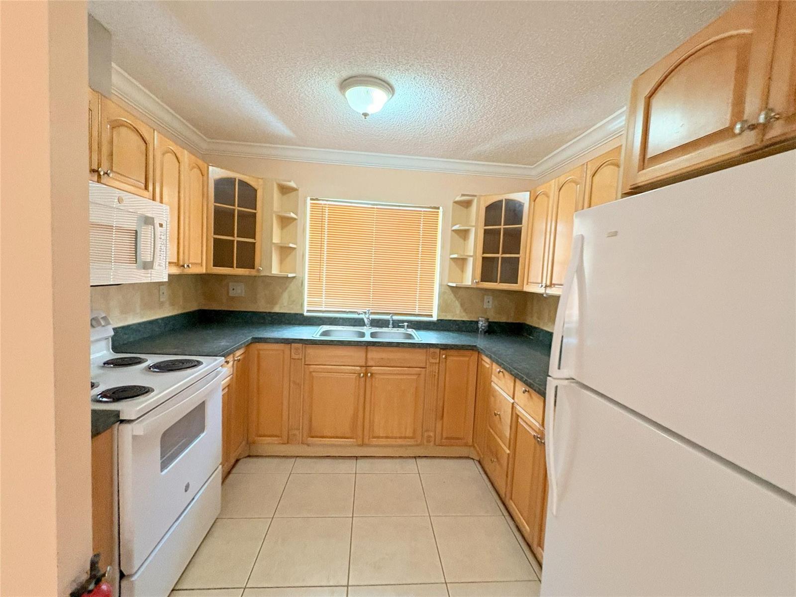 2760 W 62nd Place # 203, Hialeah FL 33016