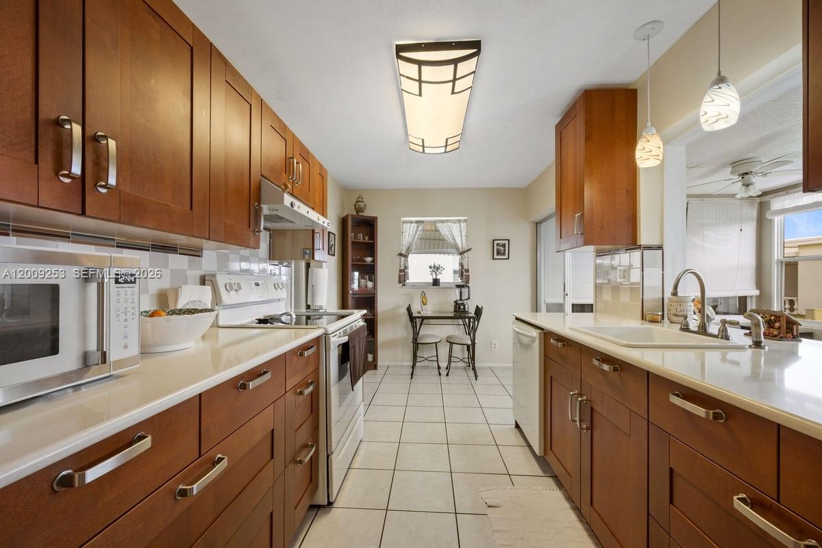 124 SW 10th St, Boynton Beach FL 33426