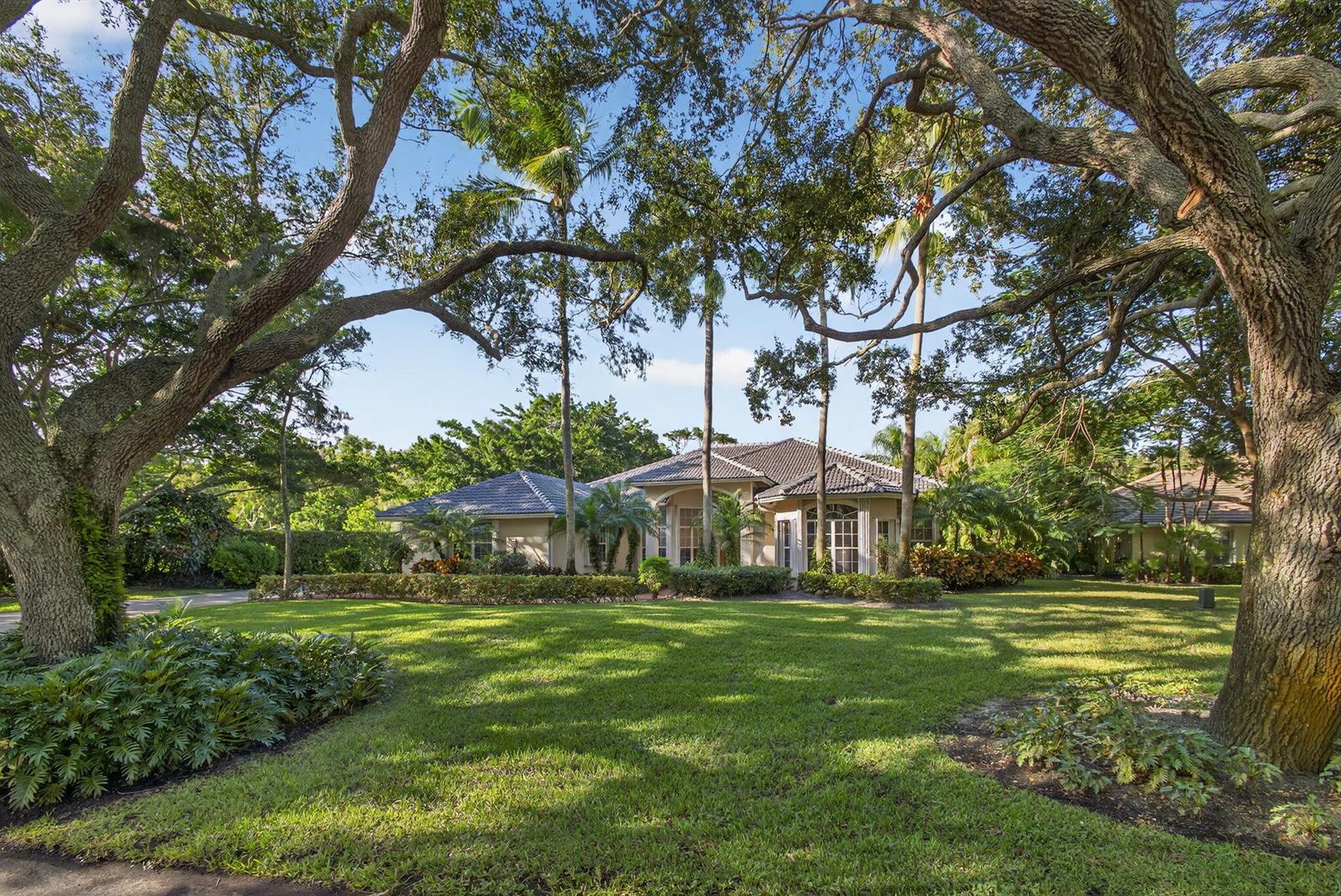 9923 SE Oak Tree Terrace, Tequesta FL 33469