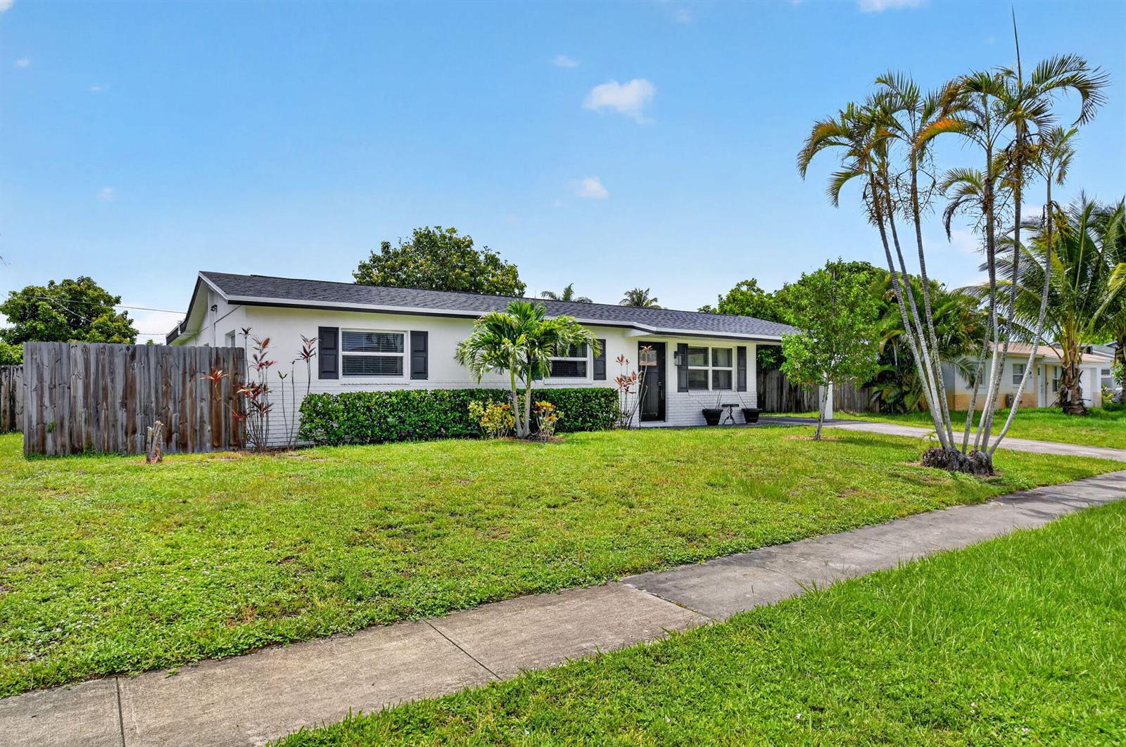 445 Palo Alto Drive, Palm Springs FL 33461