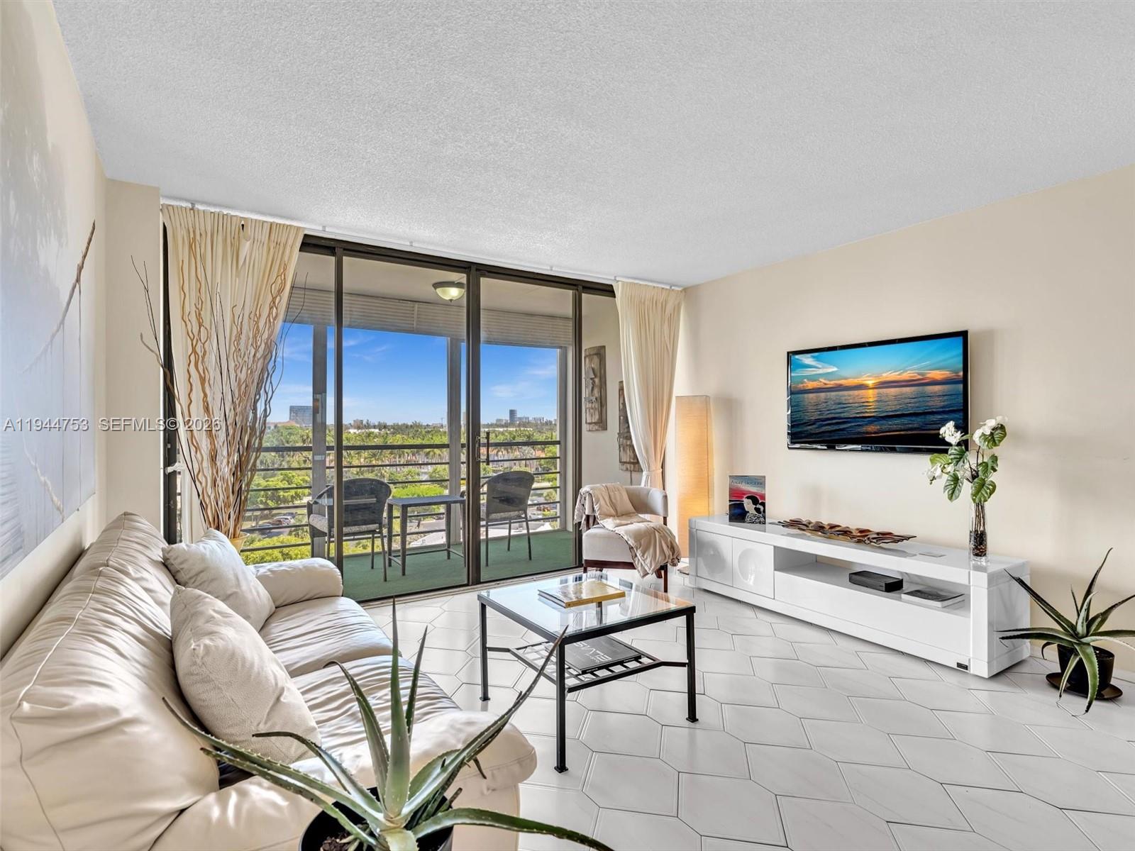 20400 W Country Club Dr # 817, Aventura FL 33180