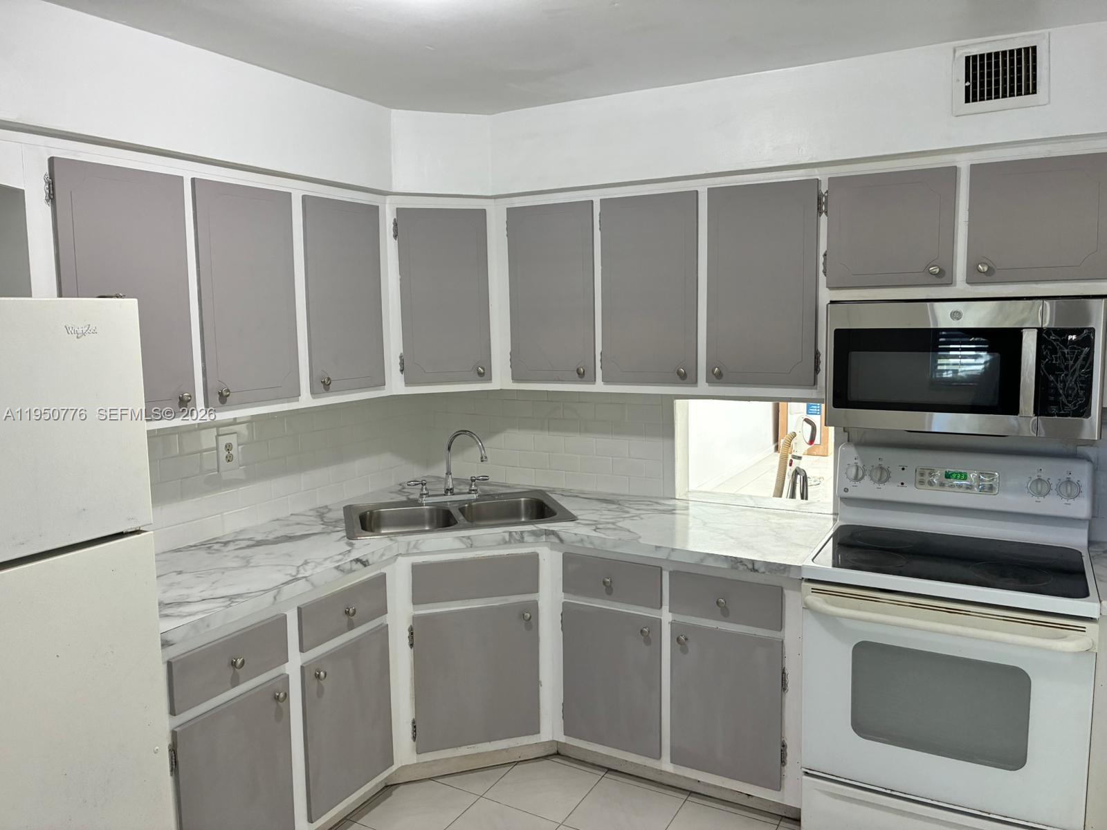 1450 NE 191st St # 205, Miami FL 33179