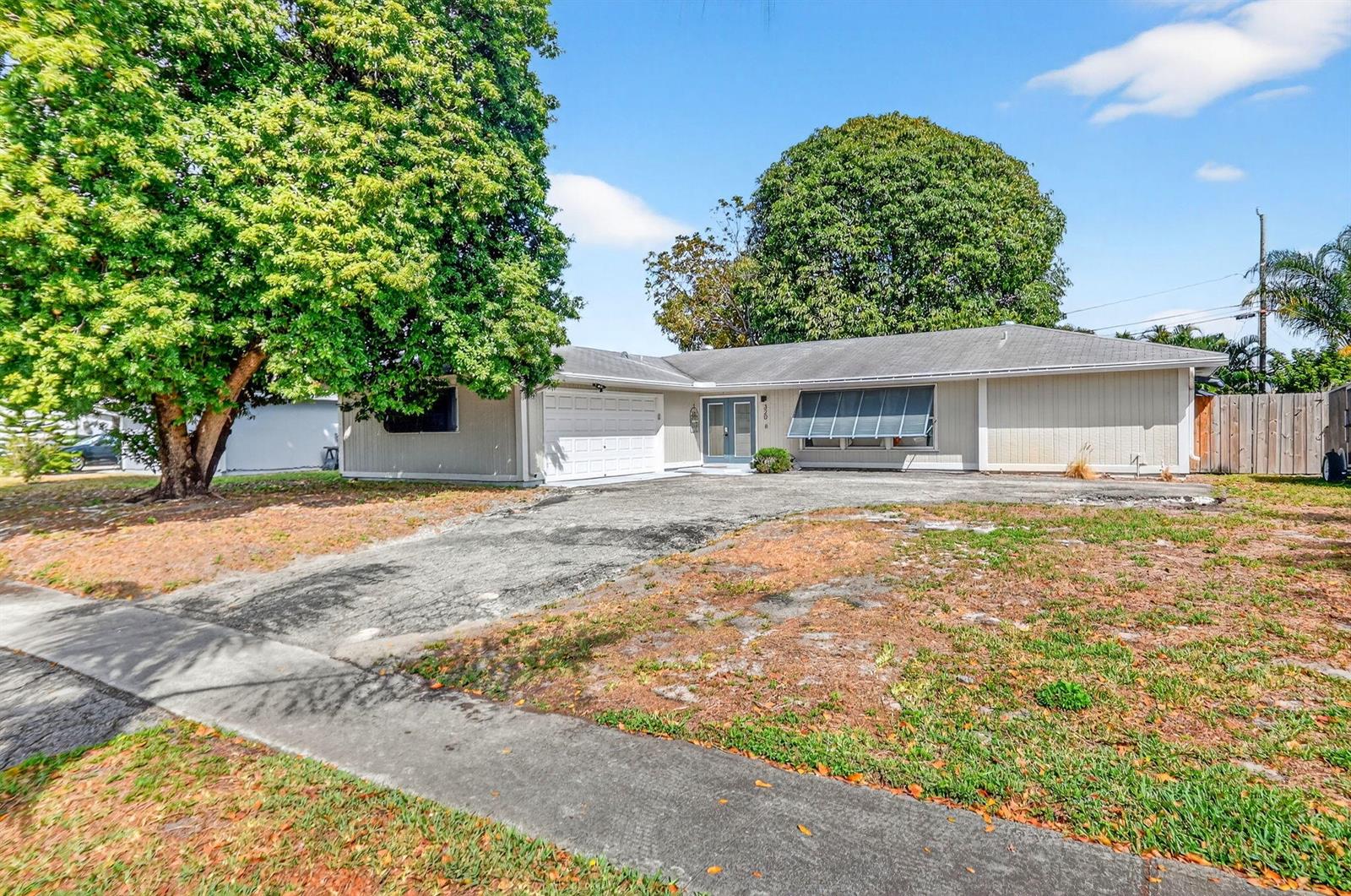 320 Riverdale Road, Palm Springs FL 33461