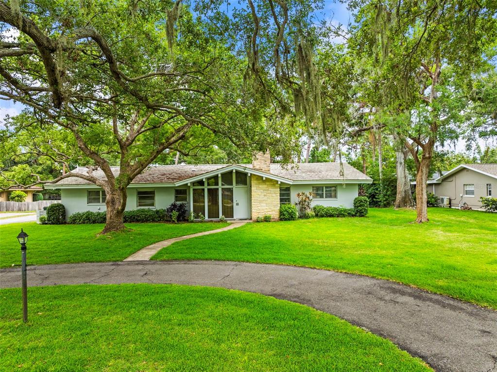 1675 ROBIN HOOD LANE
