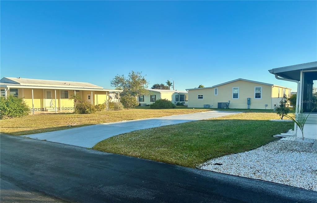 561 LONGWOOD DRIVE, VENICE, FL — photo 2 of 16