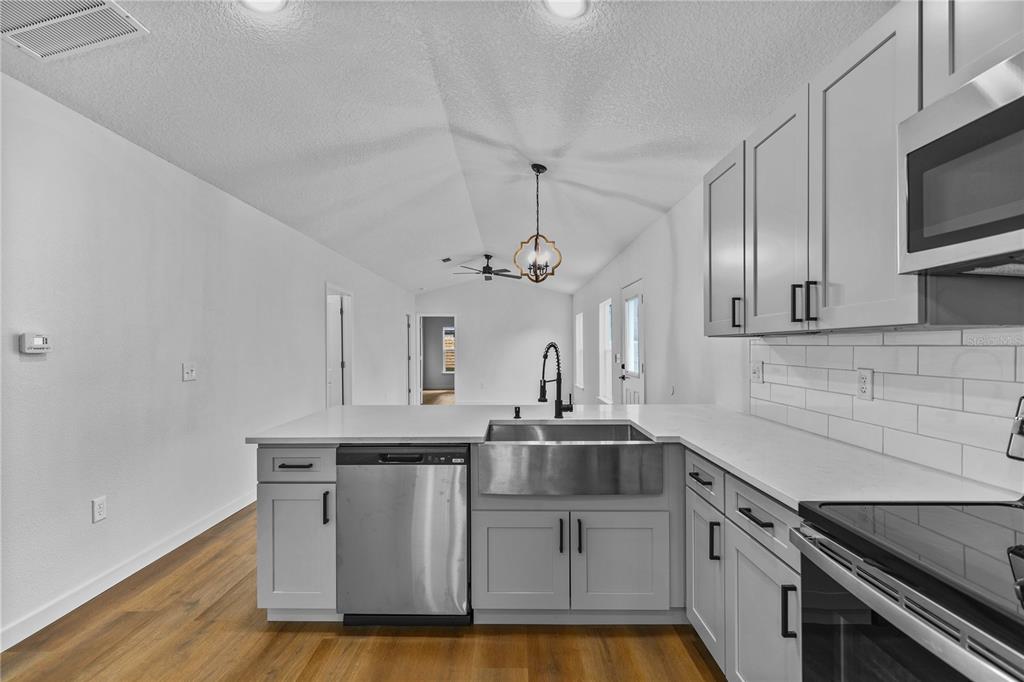 1012 E HAZZARD, EUSTIS, FL — photo 4 of 30