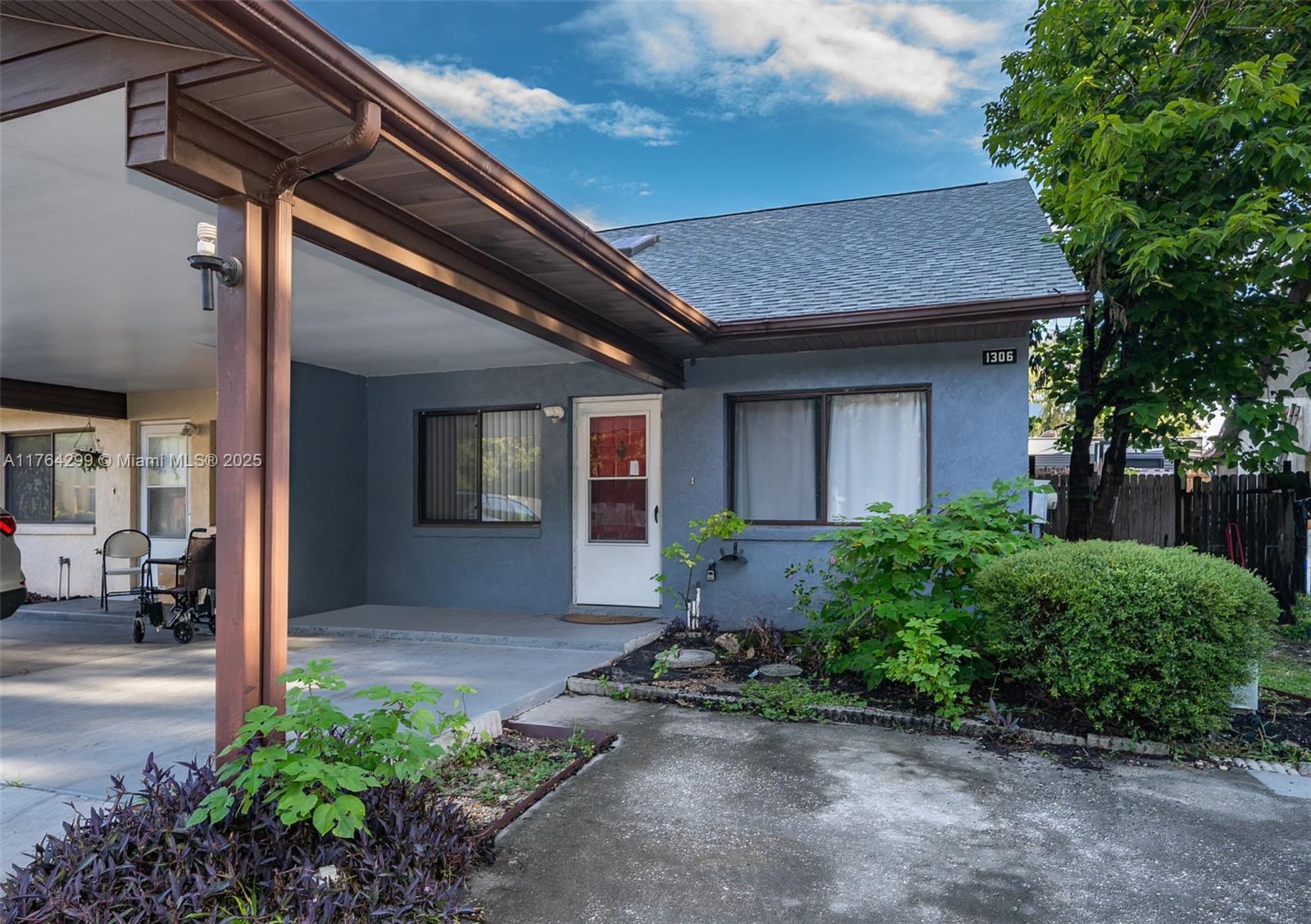 1306 Vine St, Other City - In The State Of Florida FL 34748