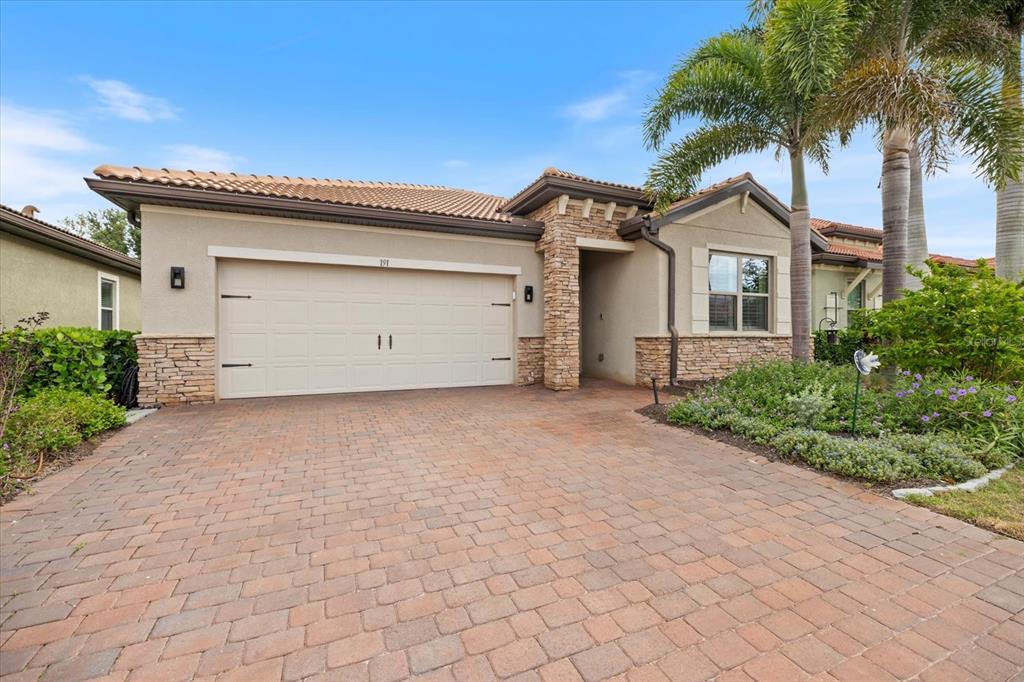 A screened-in patio features a swimming pool, a raised spa, and stone paver flooring — 191 MARAVIYA BOULEVARD, NORTH VENICE, FL