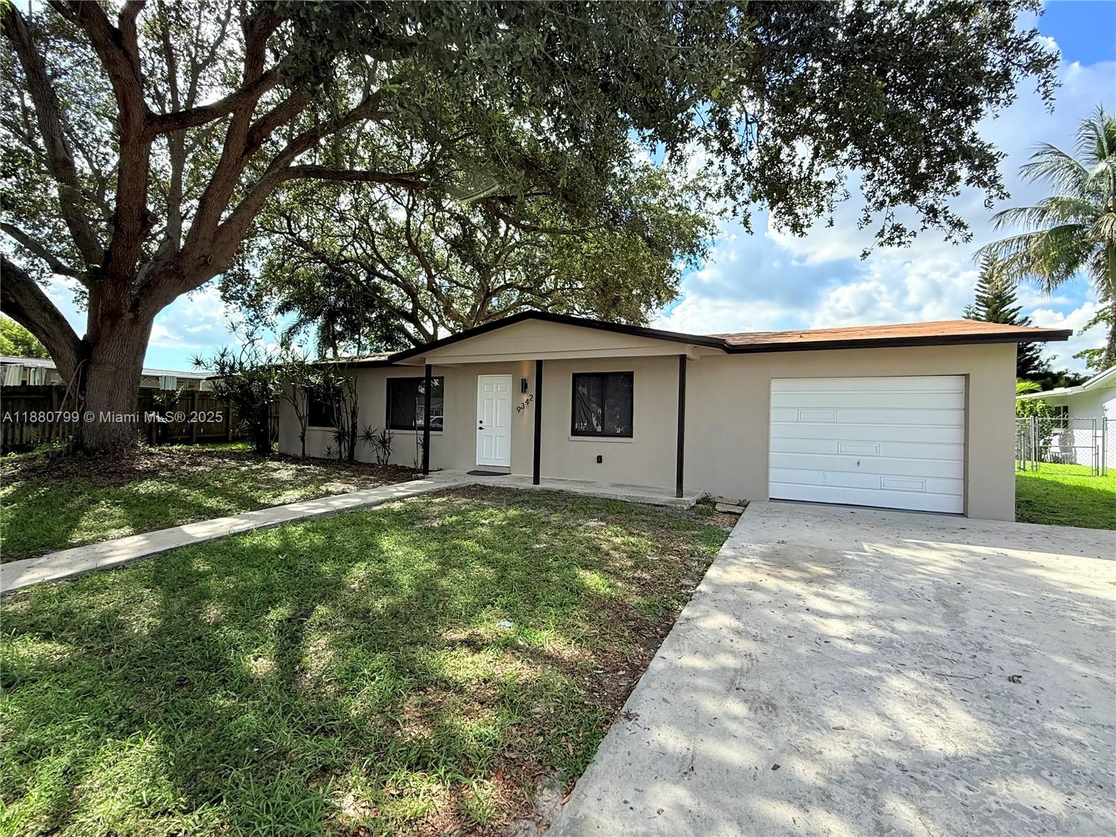 9342 NW 23rd St, Pembroke Pines FL 33024