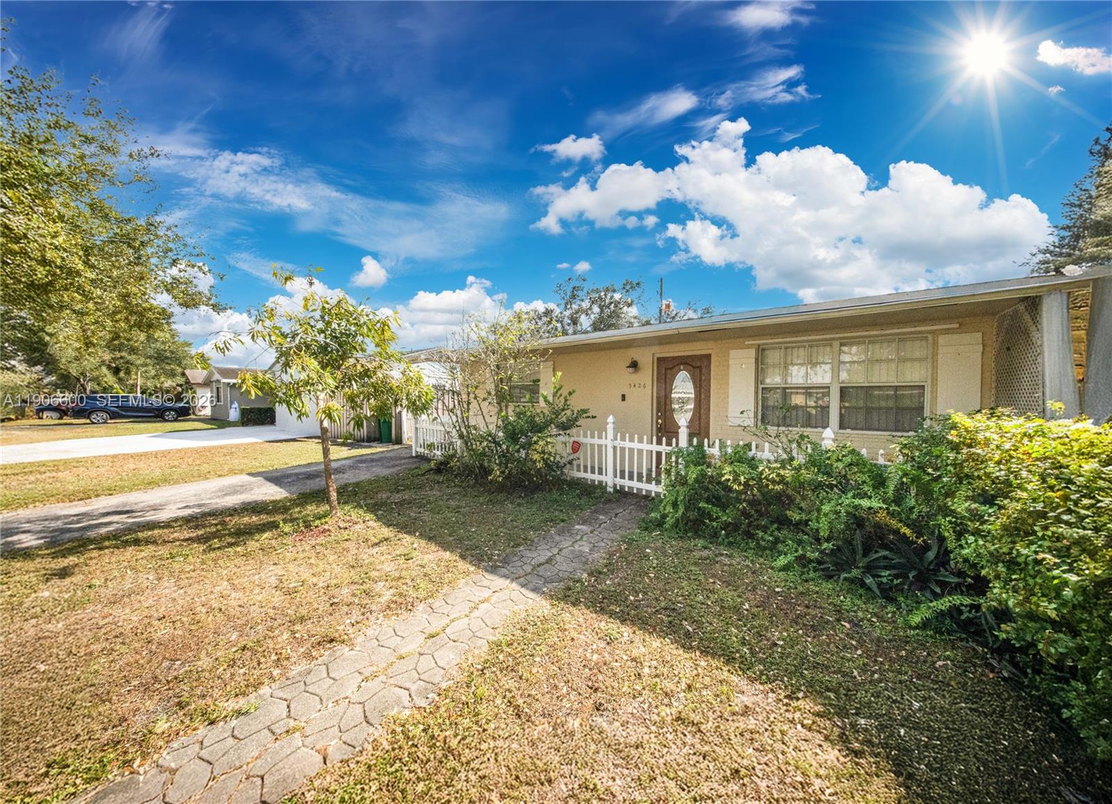 9426 SW 52nd St, Cooper City FL 33328
