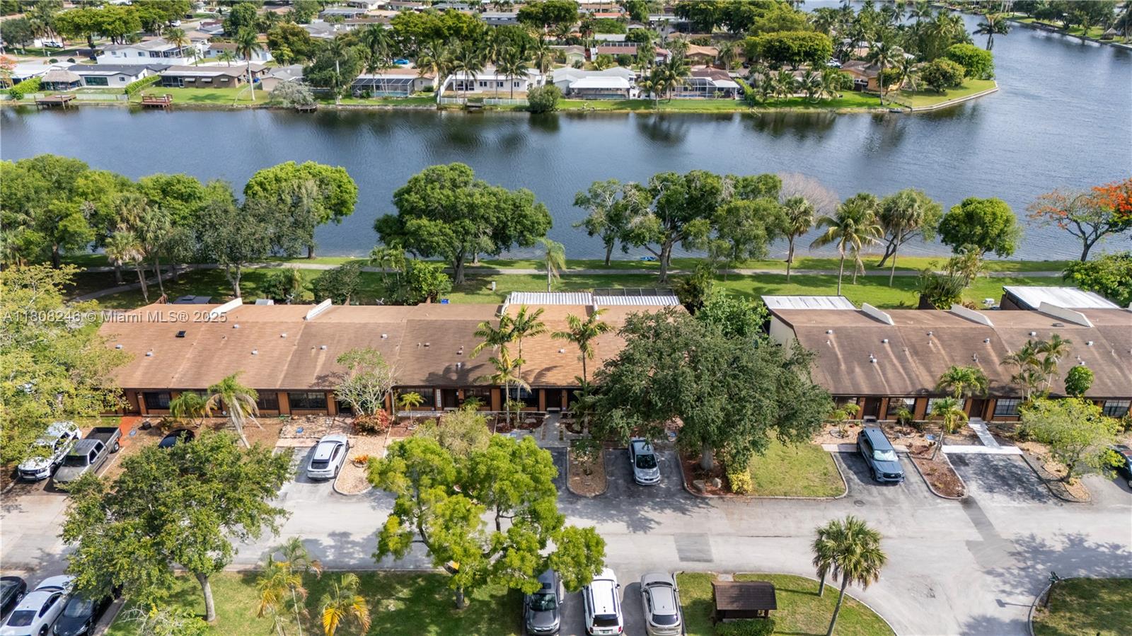 10760 Hickory Ave, Pembroke Pines FL 33026