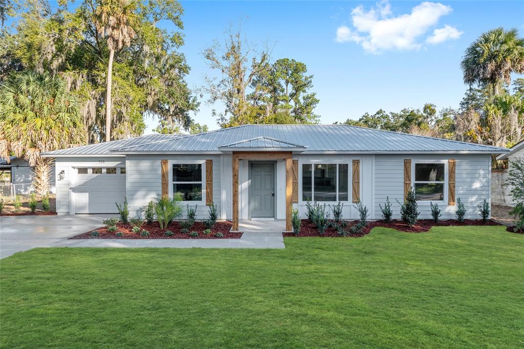 725 SE 10TH PLACE
