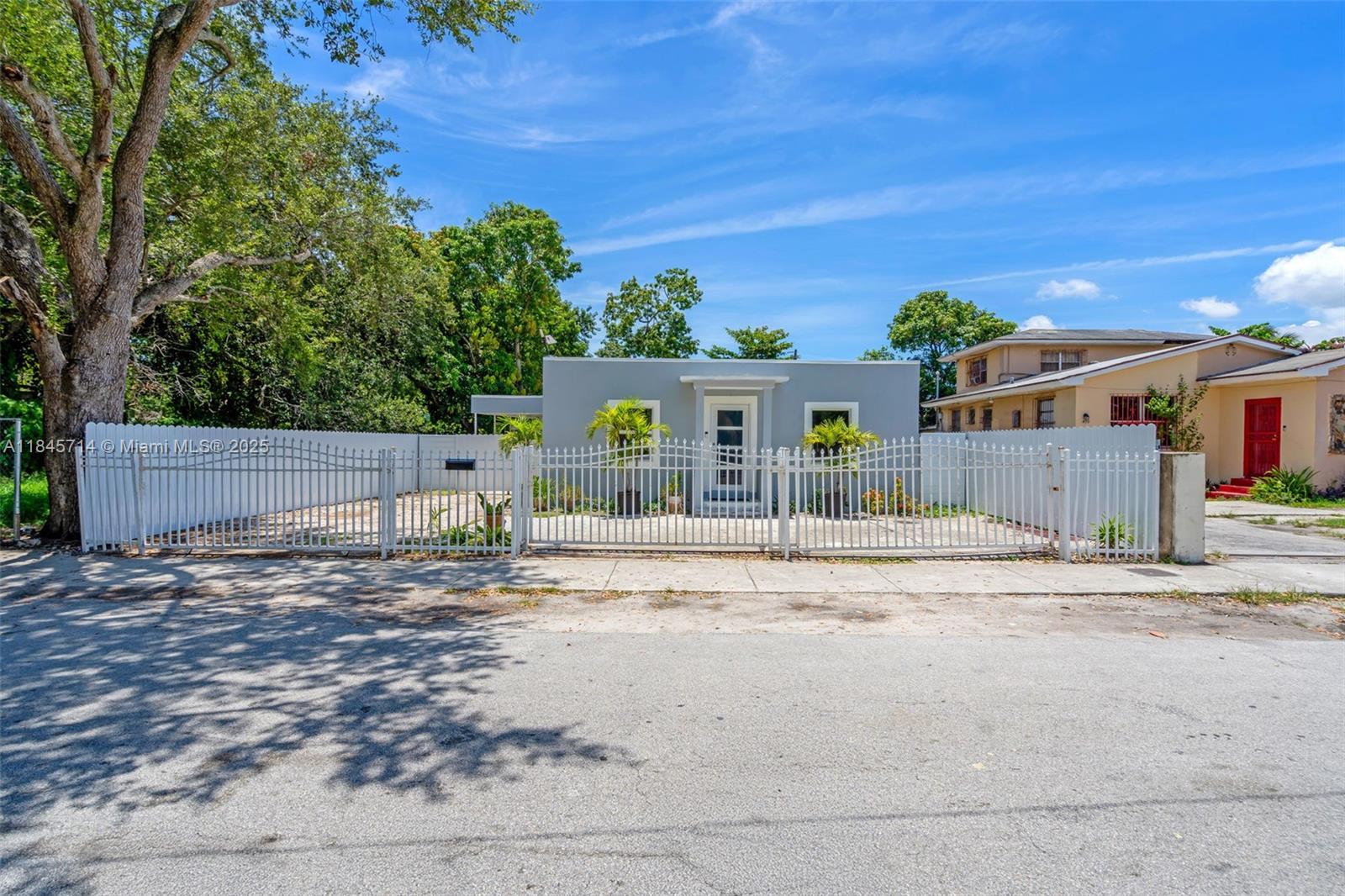870 NW 100th St, Miami FL 33150
