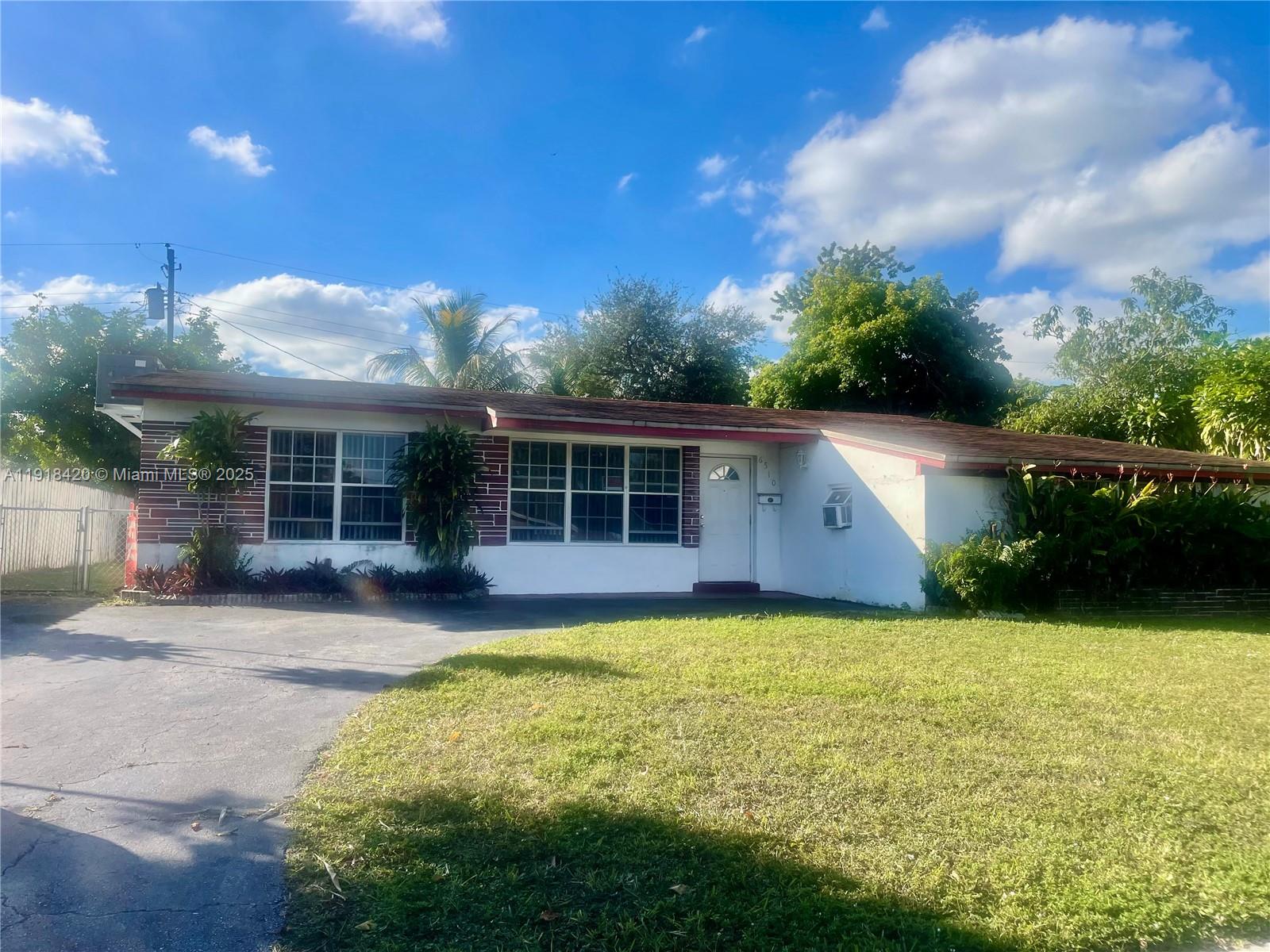 6510 Garfield St, Hollywood FL 33024