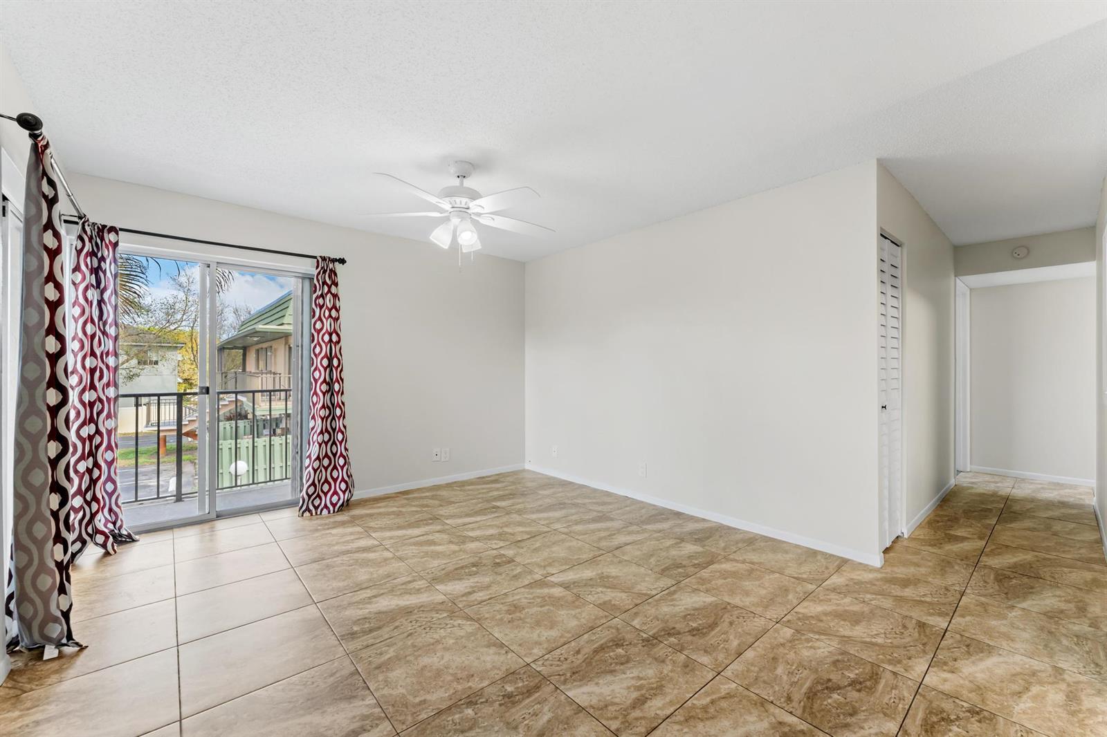 1840 Fairview Villas Drive # 3, Palm Springs FL 33406