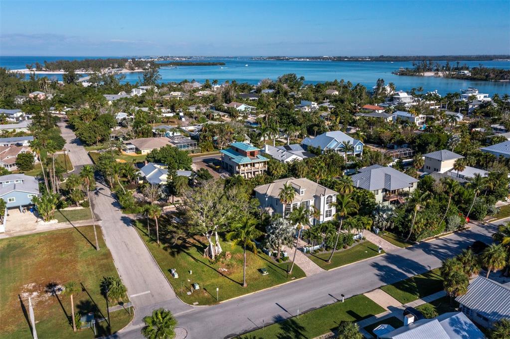 641 BROADWAY STREET, LONGBOAT KEY, FL — photo 2 of 28