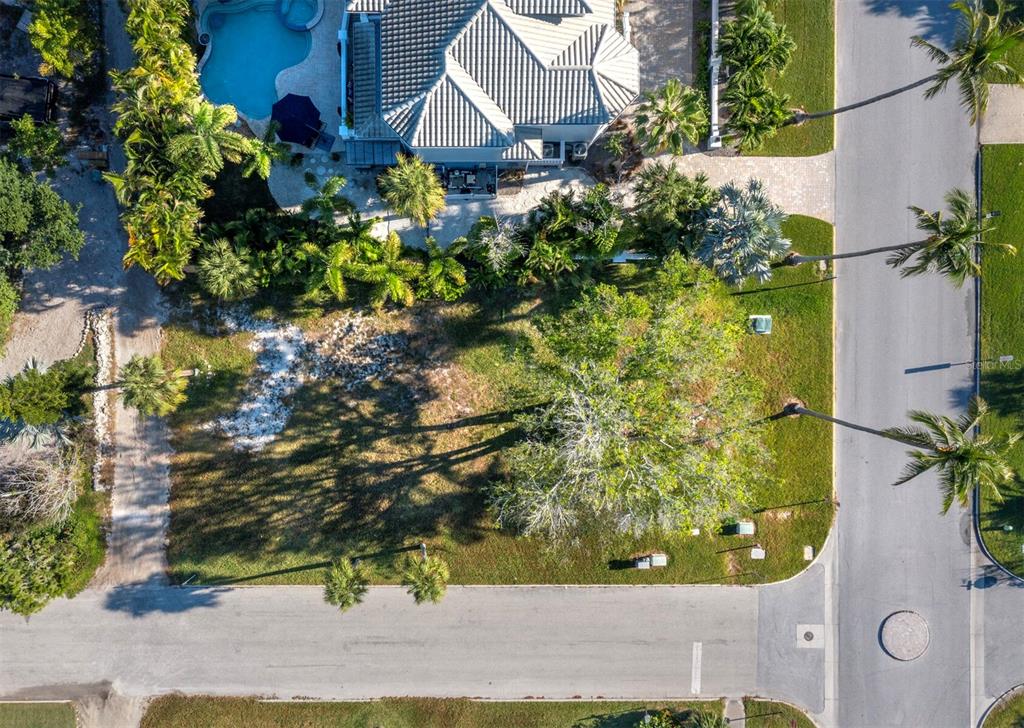 641 BROADWAY STREET, LONGBOAT KEY, FL — photo 3 of 28