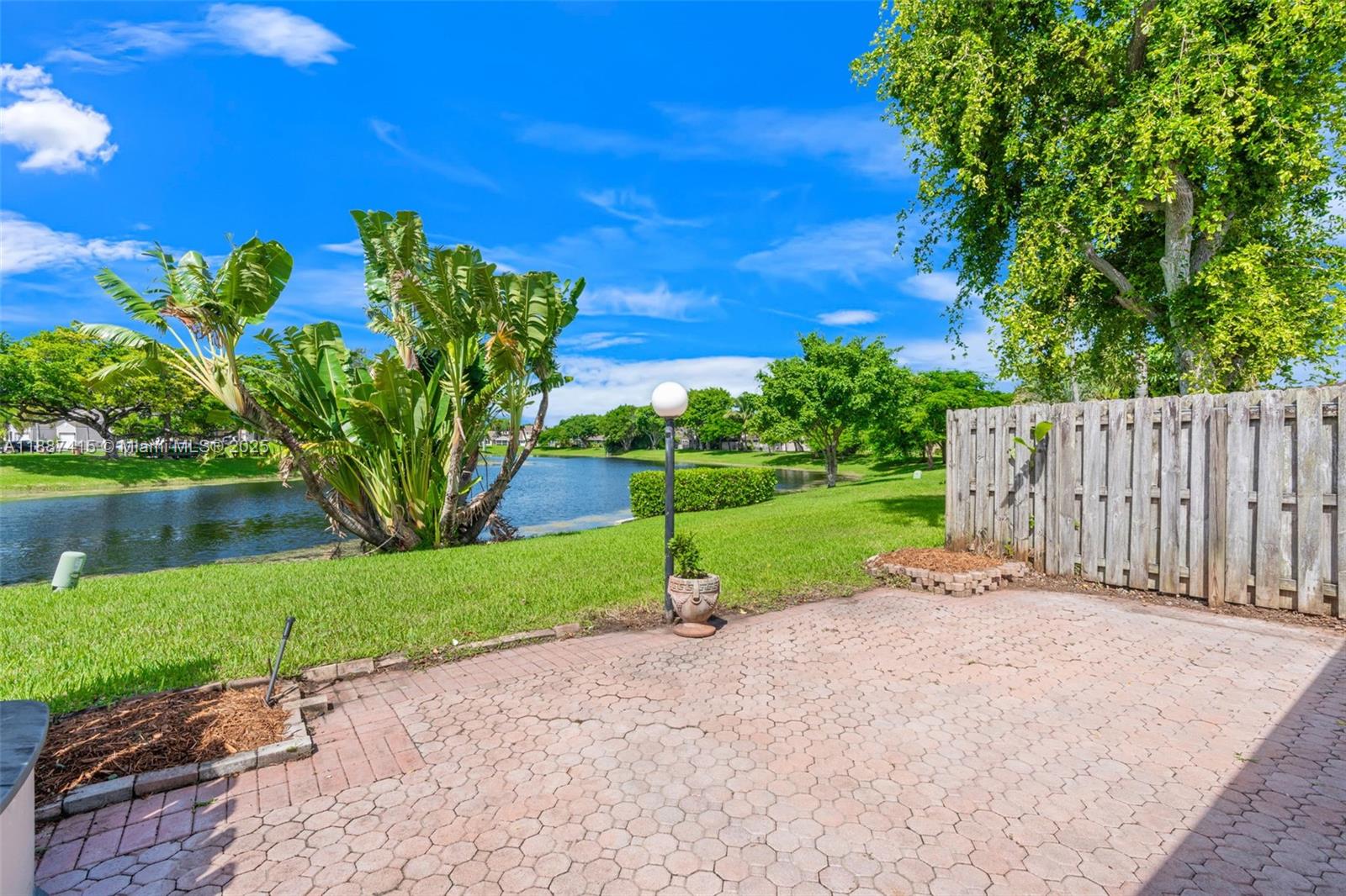 5145 E Lakes Dr, Deerfield Beach FL 33064