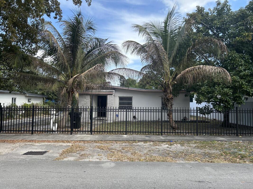 14035 NW 6th Avenue, North Miami FL 33168