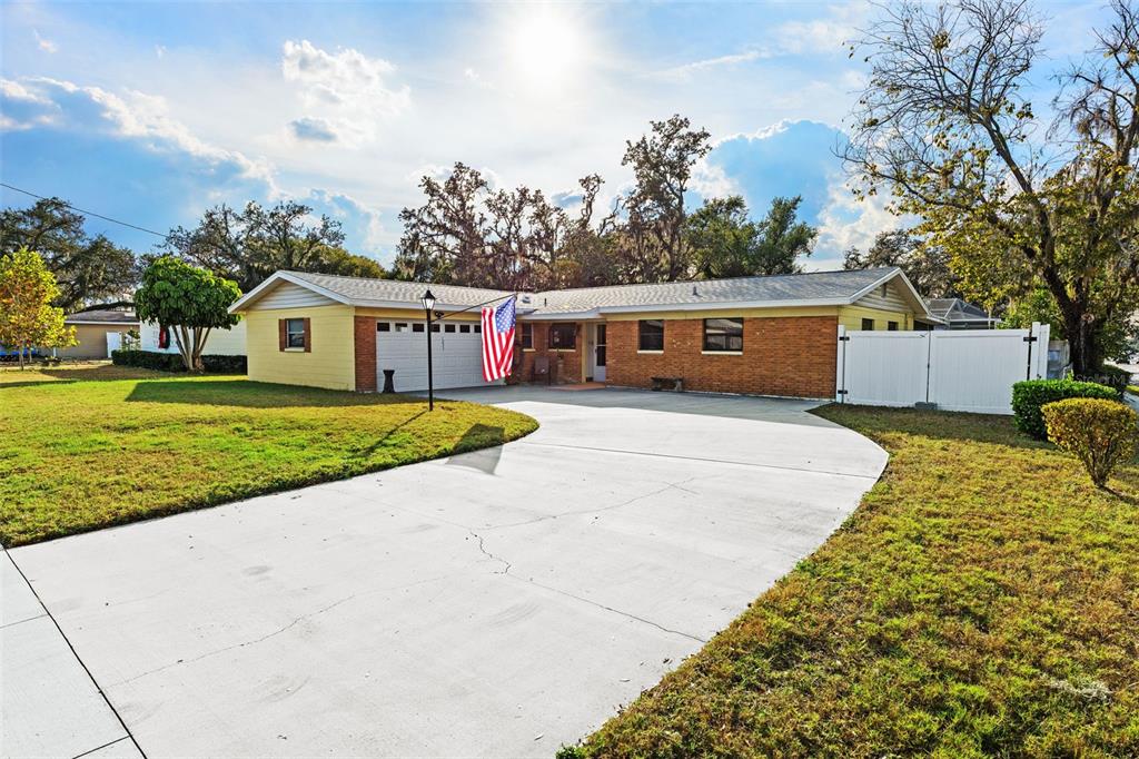 1233 LORIE CIRCLE