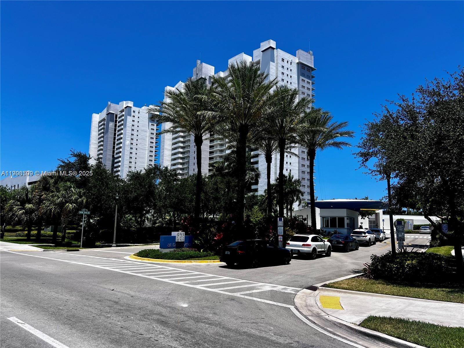 15051 Royal Oaks Ln # 2301, North Miami FL 33181