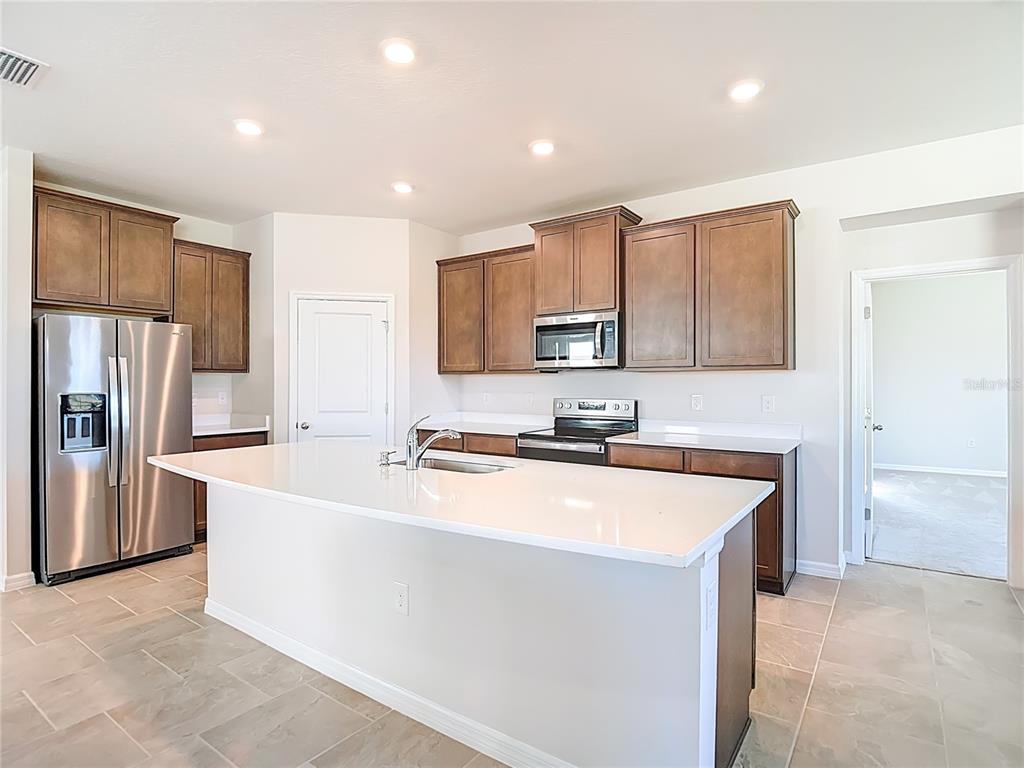 10471 BRIDGEGATE HEIGHTS LOOP, SAN ANTONIO, FL — photo 2 of 30