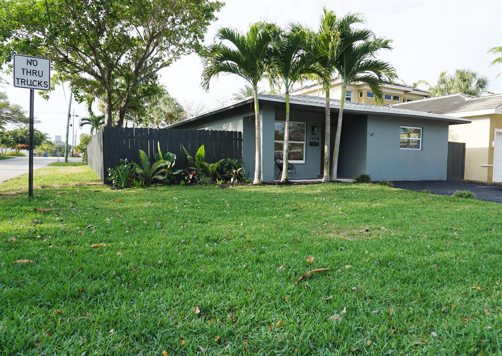 1498 NE 38th Street, Oakland Park FL 33334