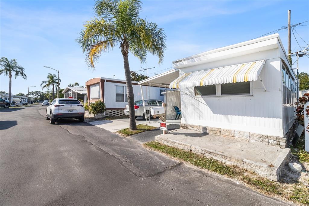 A street view shows mobile homes with carports, palm trees, and paved driveways — 12766 SEMINOLE BOULEVARD UNIT 10, LARGO, FL