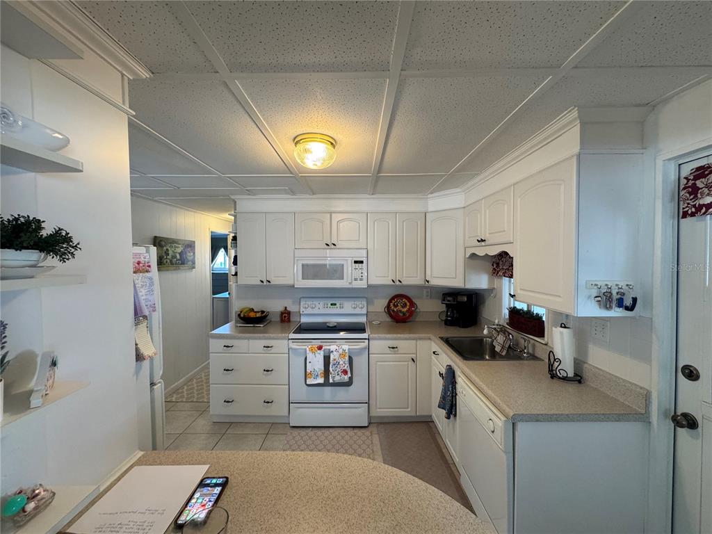 611 IRIS DRIVE, VENICE, FL — photo 2 of 12