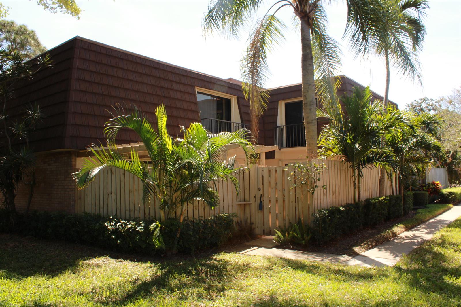 716 7th Lane, Palm Beach Gardens FL 33418