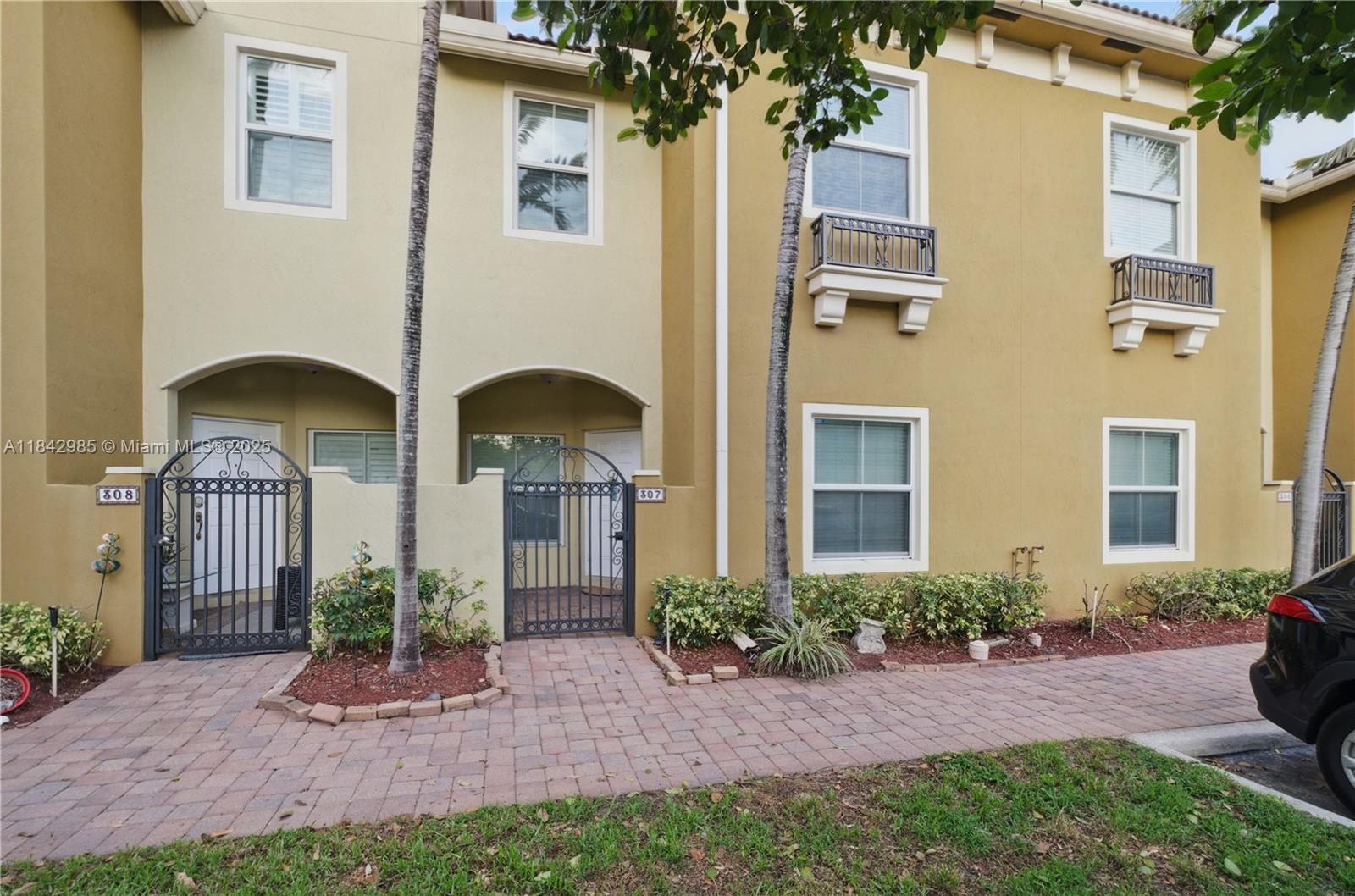 2851 W Prospect Rd # 307, Tamarac FL 33309