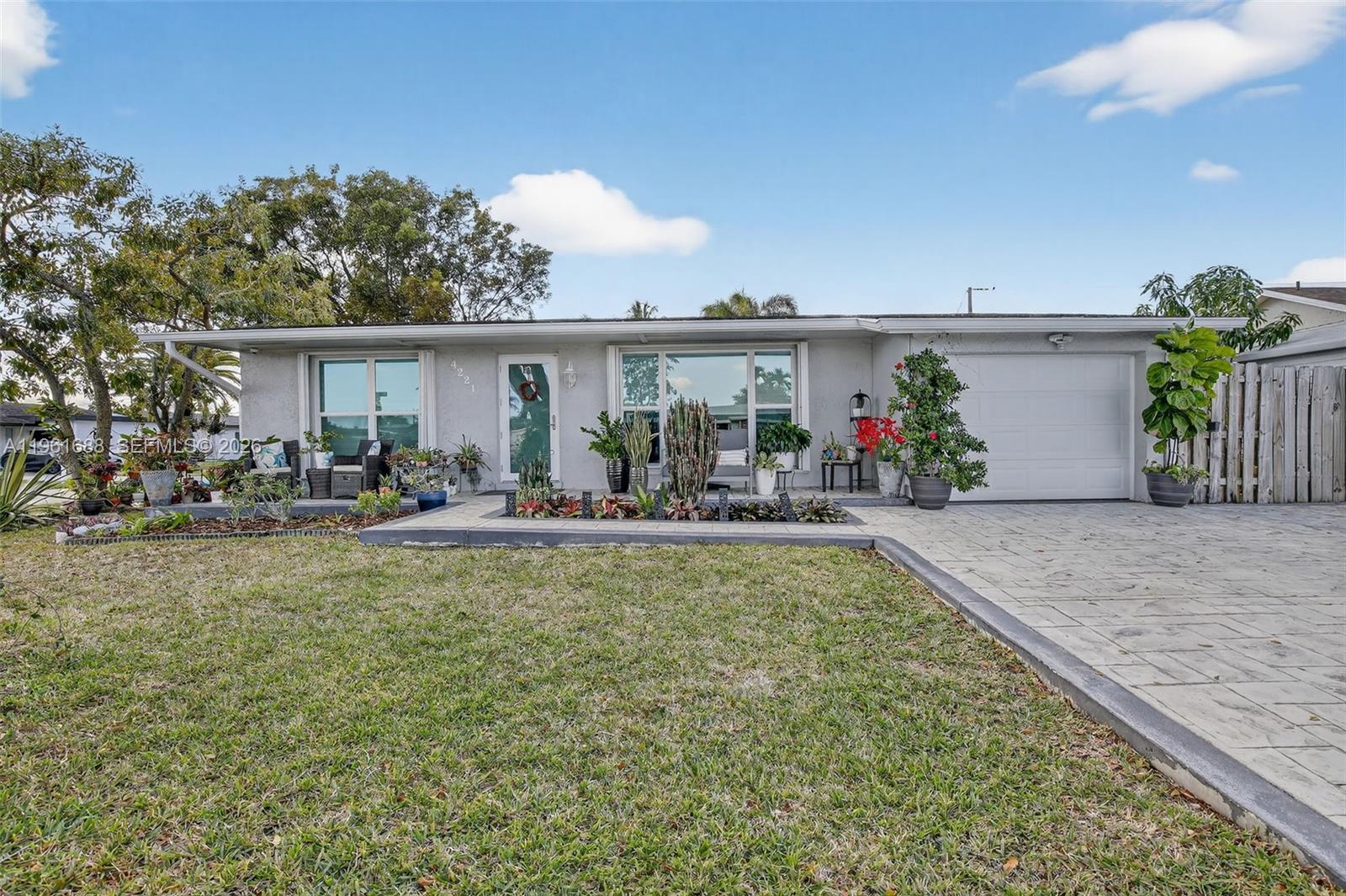 4221 NW 114th Ave, Sunrise FL 33323
