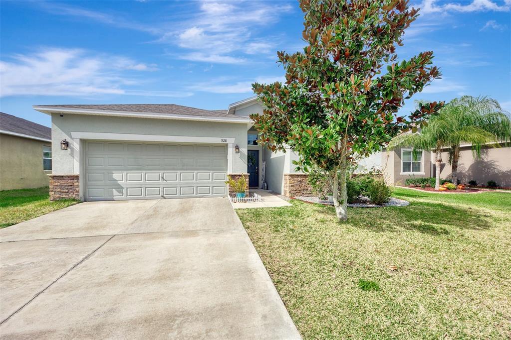 928 MEADOW GLADE DRIVE