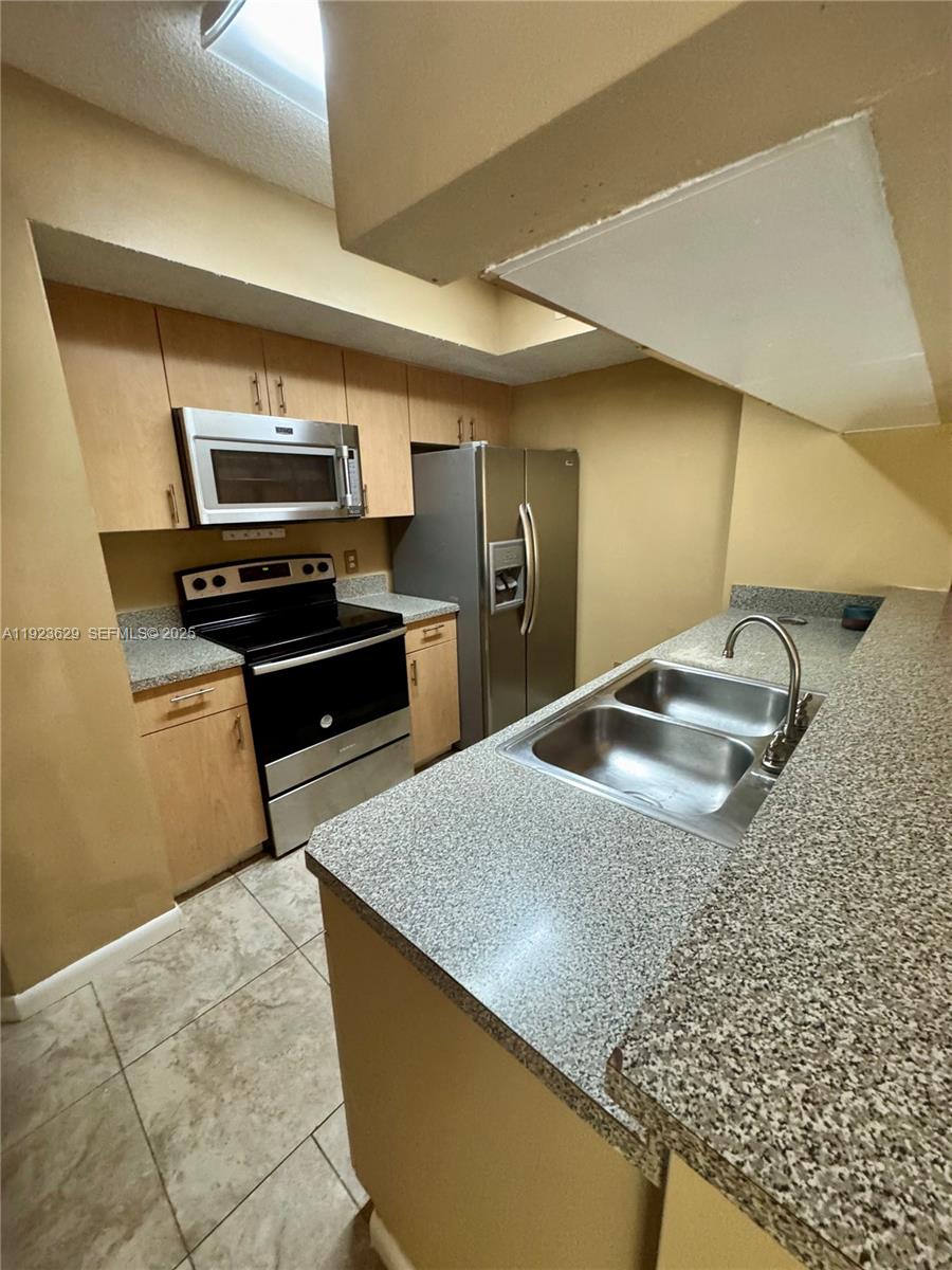 450 S Park Rd # 307, Hollywood FL 33021