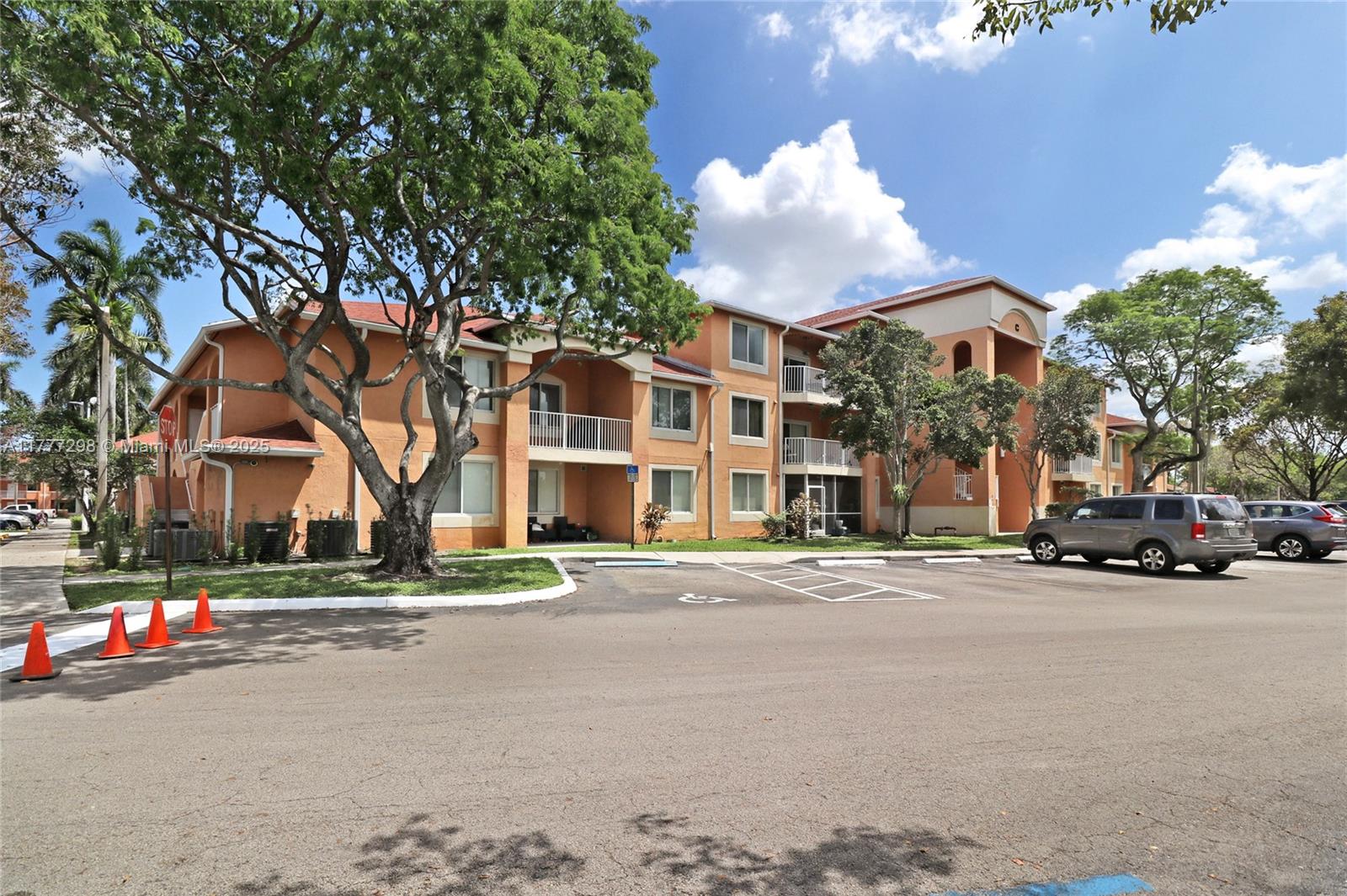 6952 SW 39th St # C302, Davie FL 33314